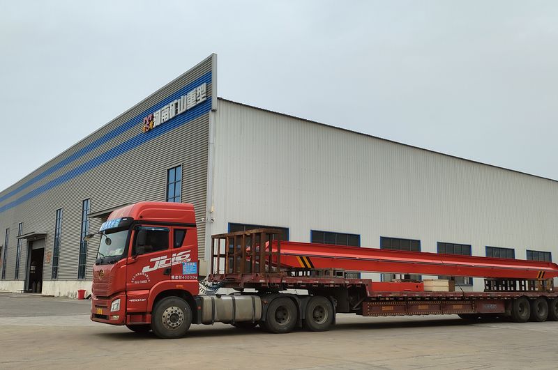 電動單梁起重機(jī)3臺 LD5t—16.8m LD3t—16.5m /2臺 制作完成，發(fā)往江西南昌交付客戶使用。